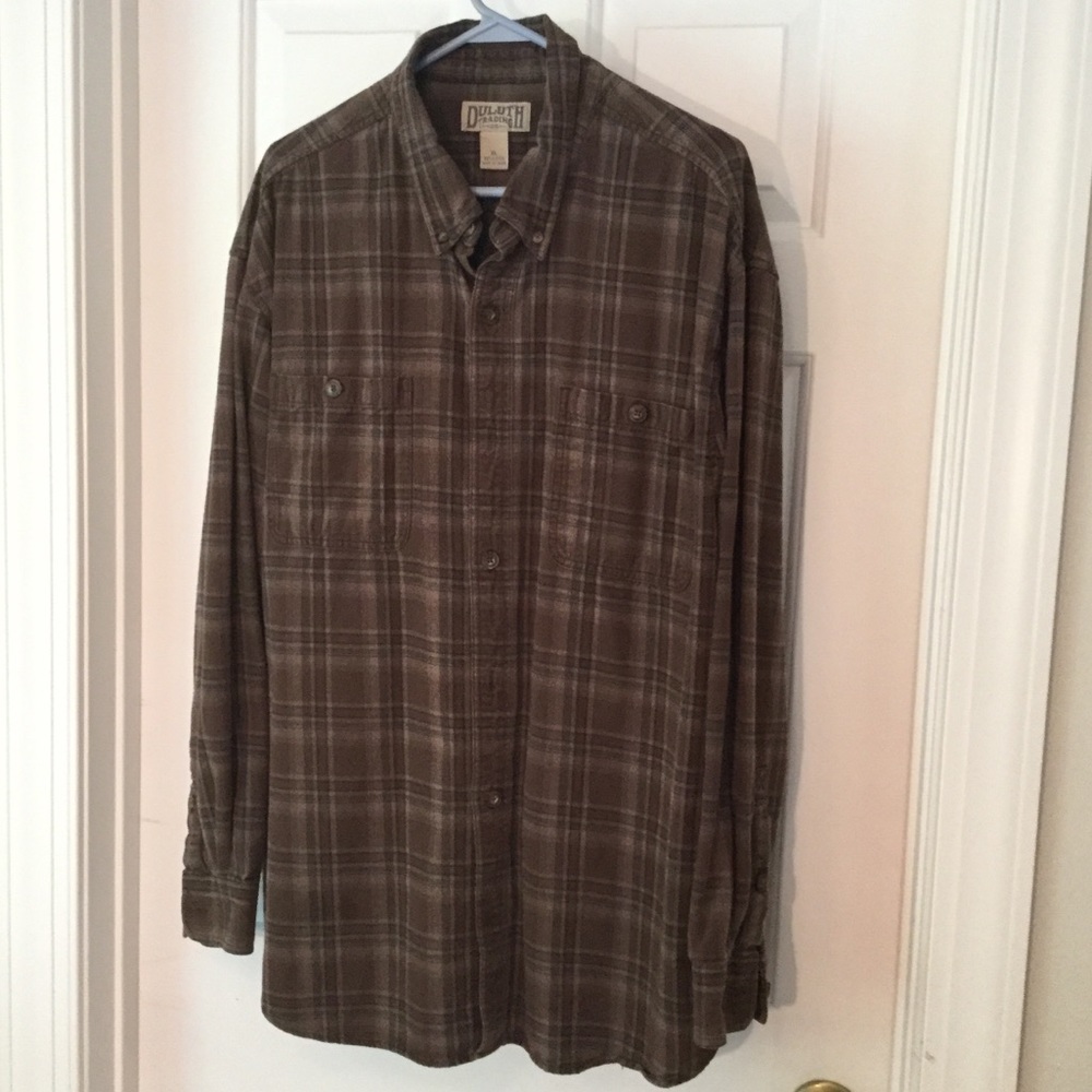 Duluth Trading Co Men’s brown plaid shirt
